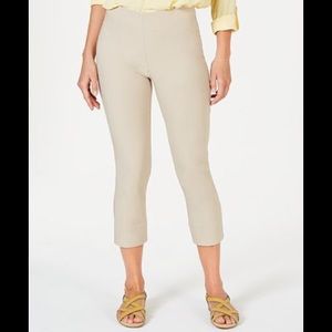 Charter Club
Chelsea Pull-On Tummy-Control Capris